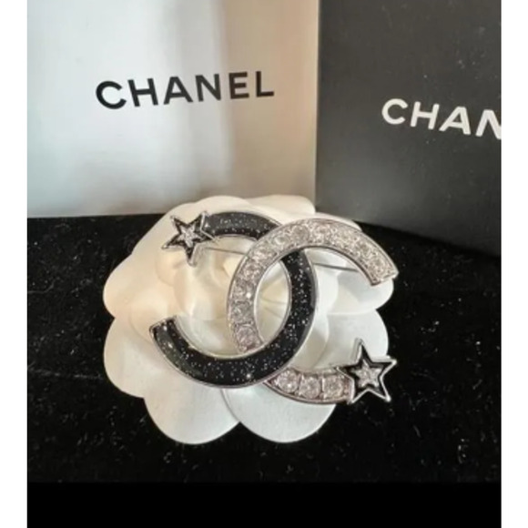 Chanel Interlocking CC Silver Shooting Star Brooch Autumn 2023 (CCXX039) - Picture 2 of 5